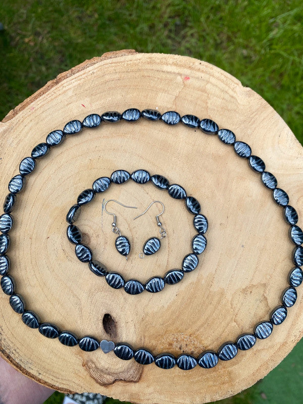 Náhrdelník- Krásné šperky z magnetitu a komponentů z chirurgické oceli.