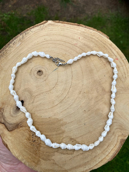 Jemný mušličkový náhrdelník