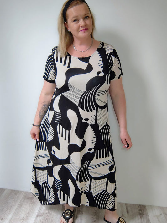 Elegantní dámské šaty