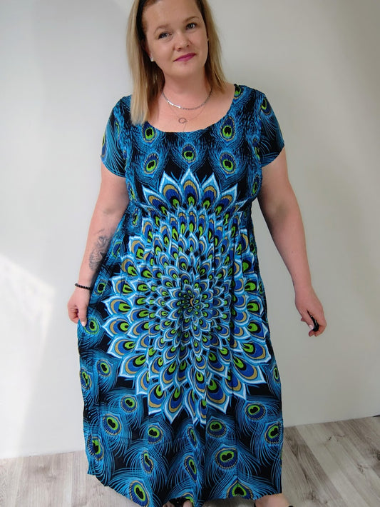 Ručně vyráběné šaty Paví mandala