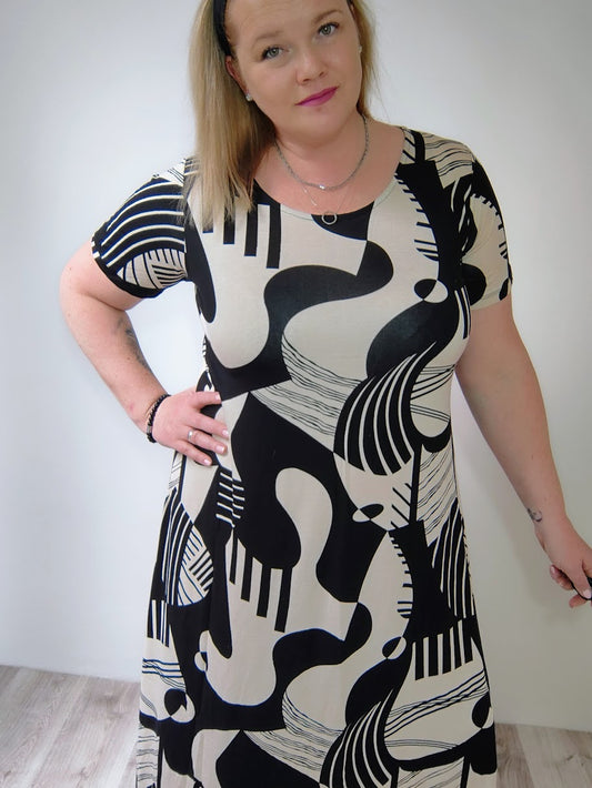 Elegantní dámské šaty