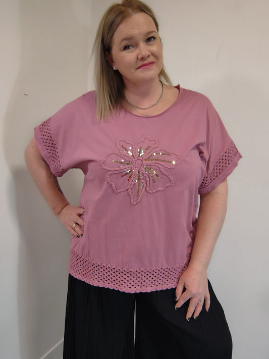 Pohodlné tričko s detailem, co zaujme - růžové