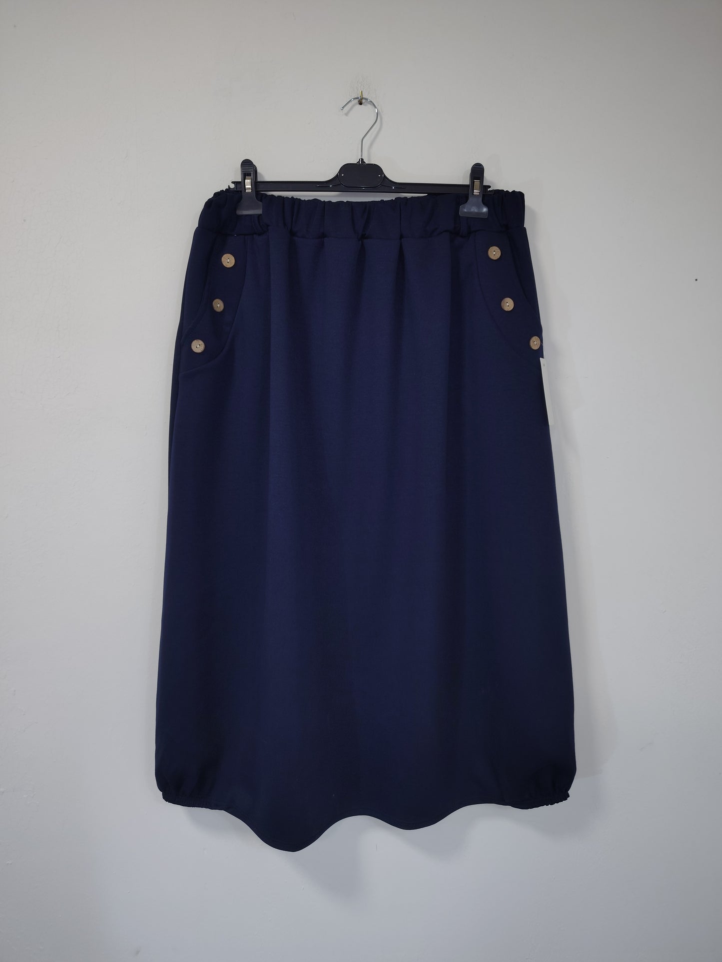 Modrá sukně, ve které se budete cítit volně celý den