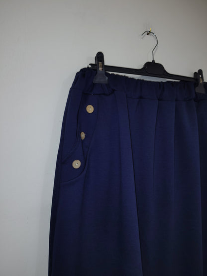 Modrá sukně, ve které se budete cítit volně celý den