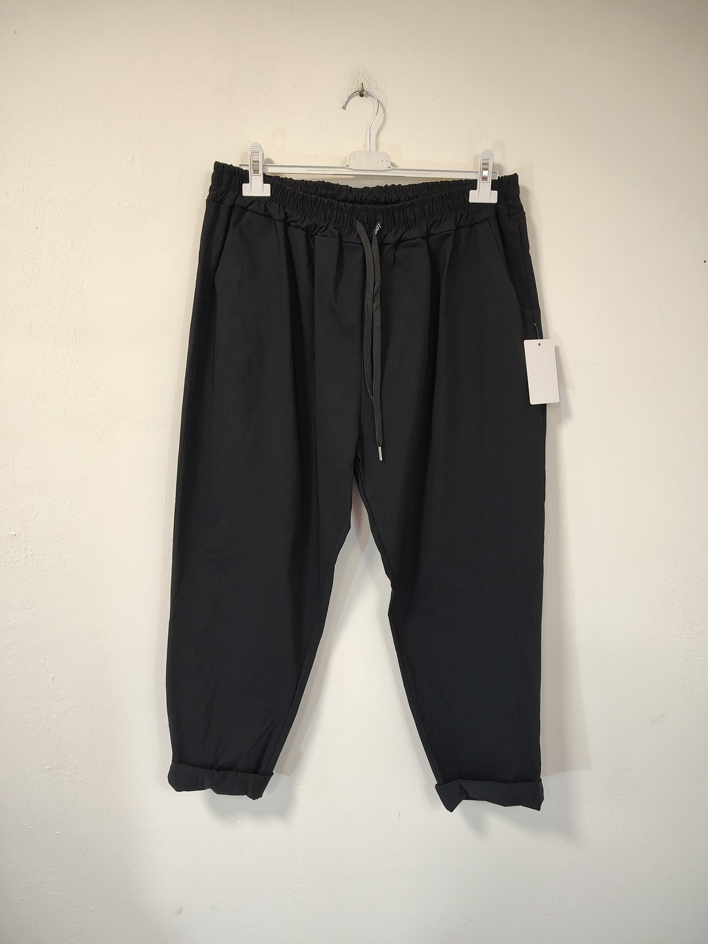 Pružné černé kalhoty