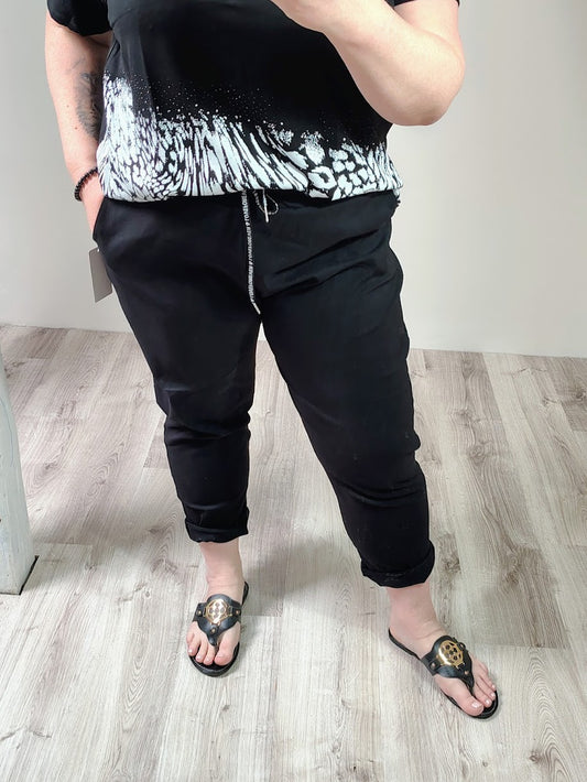 Pružné černé kalhoty