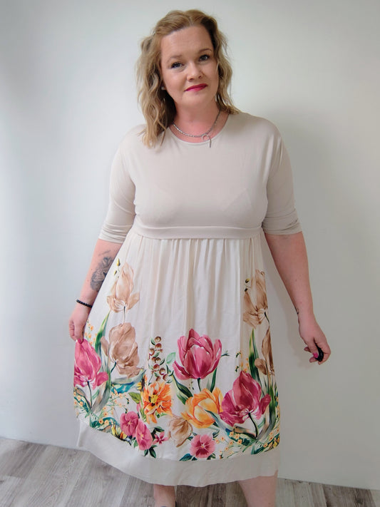 Lehké šaty, které neobepínají boky Bloom - krémové